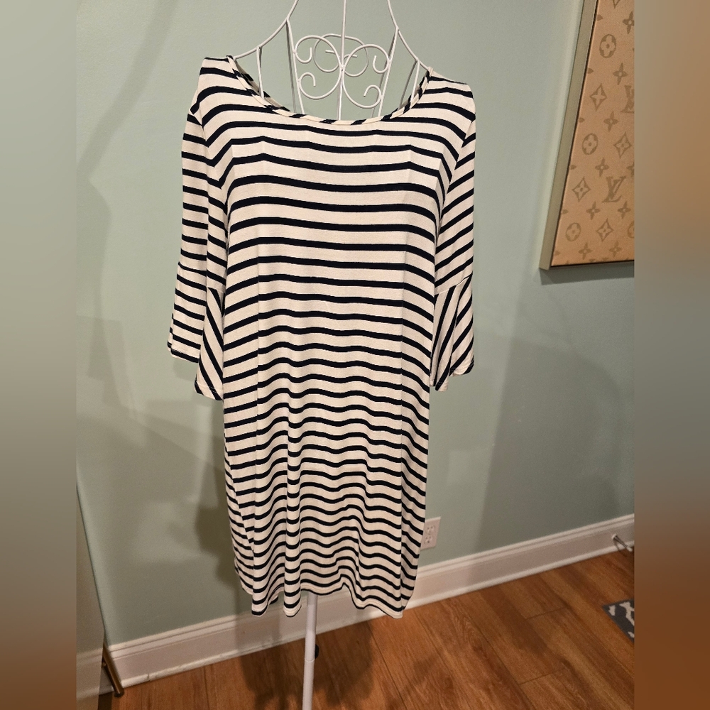 Casual stripped dress, white and navy, size medium